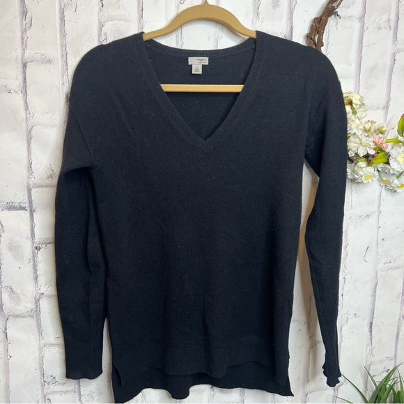 Halogen V-Neck Cashmere Sweater In Black - Picture 4 of 8